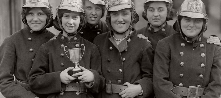 vintage-female-firefighters-1920s-and-1940s-03-720x320.jpg