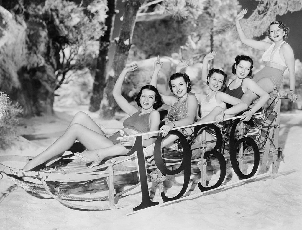 Vintage: Girls Celebrating the New Year&#039;s Eve (1930s) | MONOVISIONS