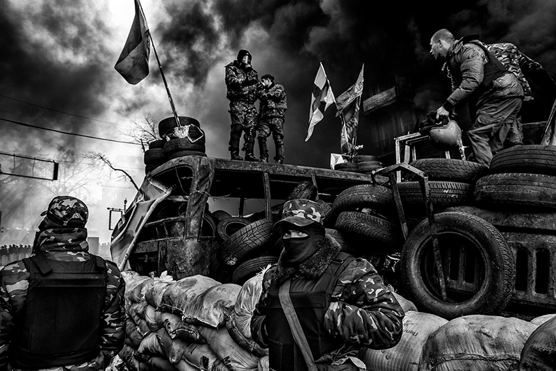 Behind Kiev's barricades © Giorgio Bianchi - Monochrome Discovery of the Year 2014, 1st place Winner in Photojournalism, Amateur