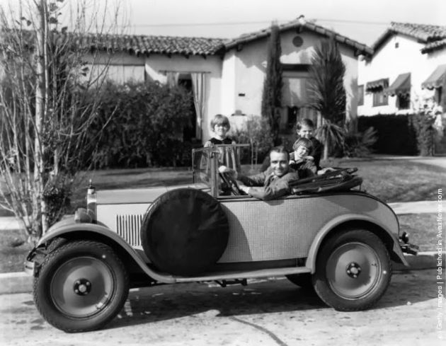 Vintage-Transport-Automobiles-16