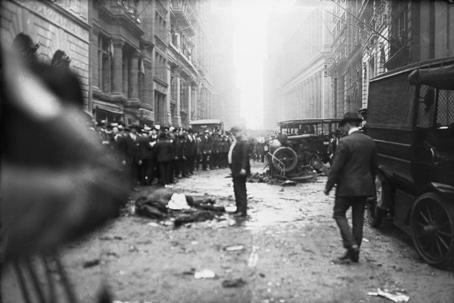 Wall-Street-bombing-in-1920-02