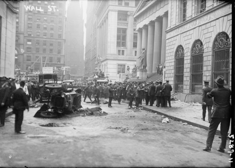 Wall-Street-bombing-in-1920-04