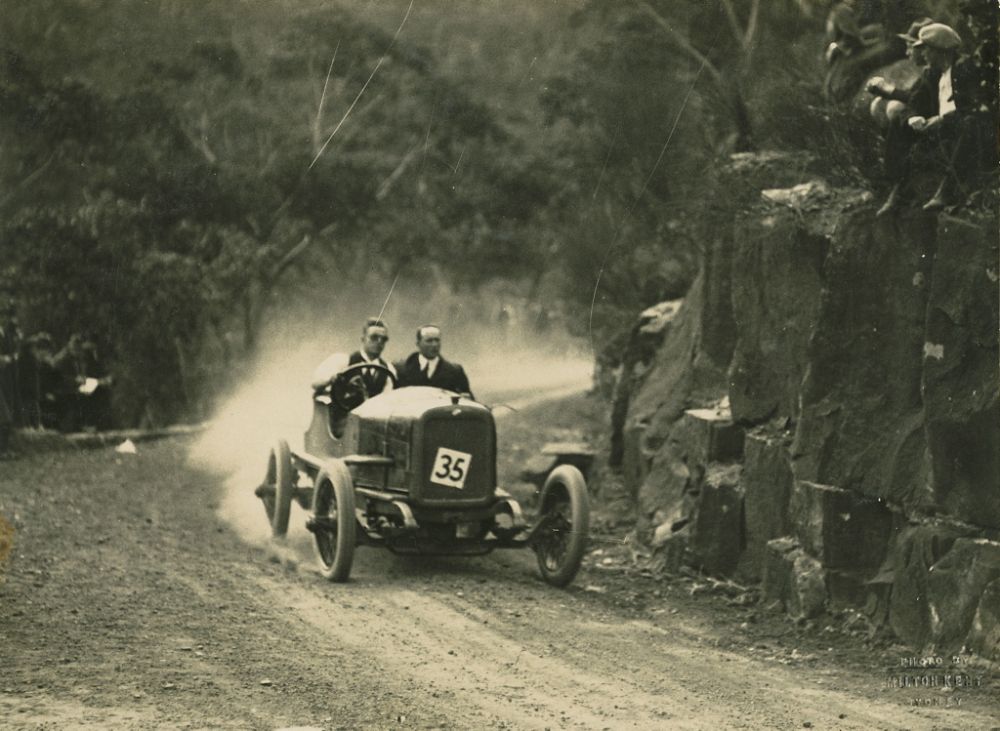 vintage-Motor-Racing-from-1920s-30s-01