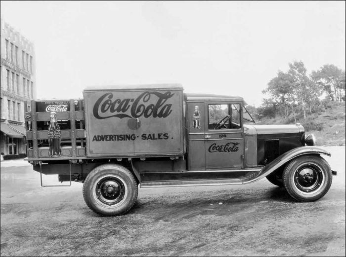 Coca-Cola-Delivery-Trucks-Through-the-Years-55
