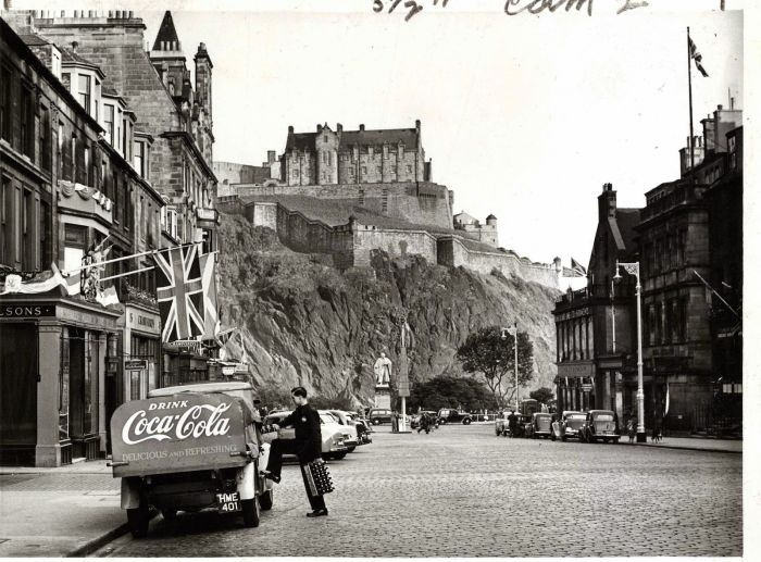 Coca-Cola-Delivery-Trucks-Through-the-Years-58