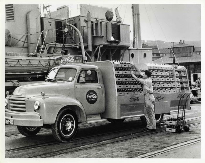 Coca-Cola-Delivery-Trucks-Through-the-Years-60