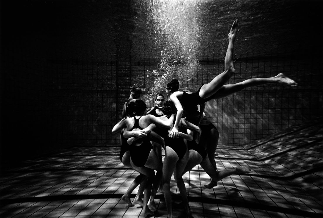Tomasz-Gudzowaty-Synchronized-Swimming-02
