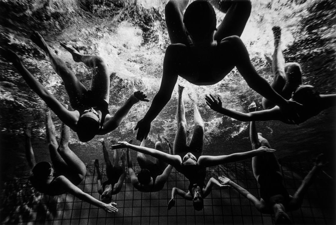 Tomasz-Gudzowaty-Synchronized-Swimming-04
