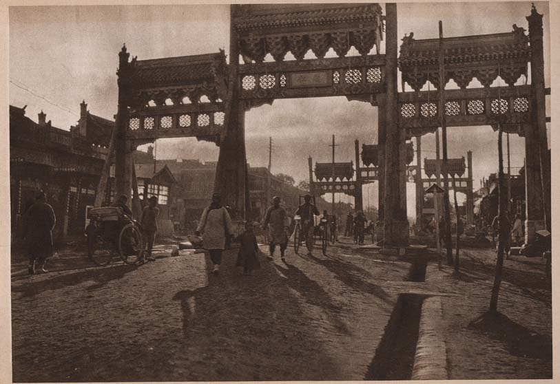 Peking-China-in-1920s-Evening in the Streets