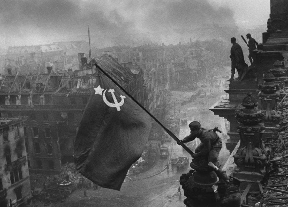 Soldiers raising the Soviet flag over the Reichstag, Berlin 1945