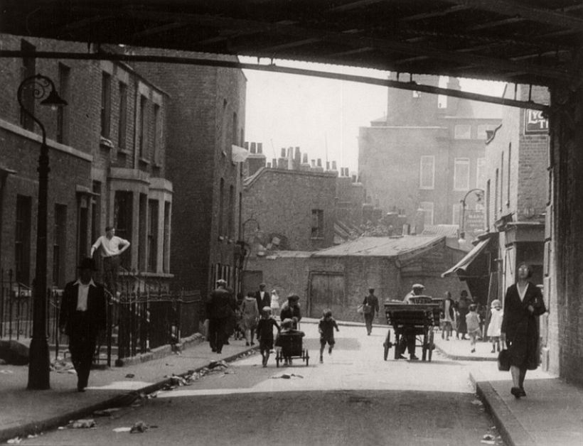 Chinatown, Limehouse Causeway, London, 1933, photo: Emil Otto Hoppé