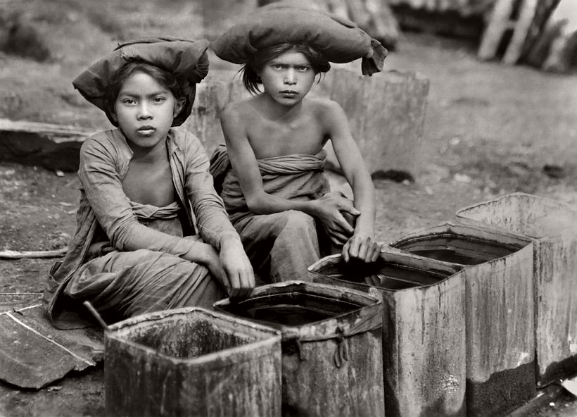 Batak Girls, Sumatra, 1930, photo: Emil Otto Hoppé