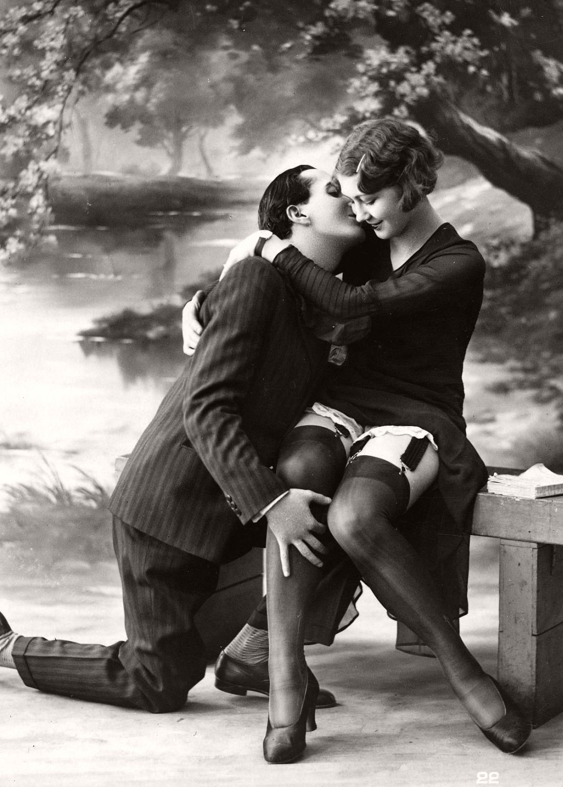 french-erotic-postcards-1920s-02