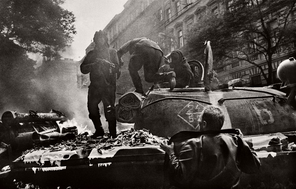 Josef Koudelka – Invasion 68 Prague | MONOVISIONS - Black & White 