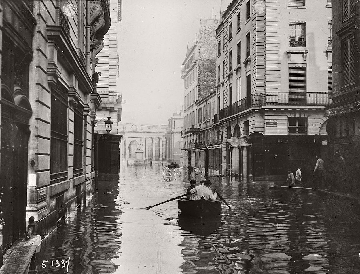 paris-underwater-great-flood-1910-06