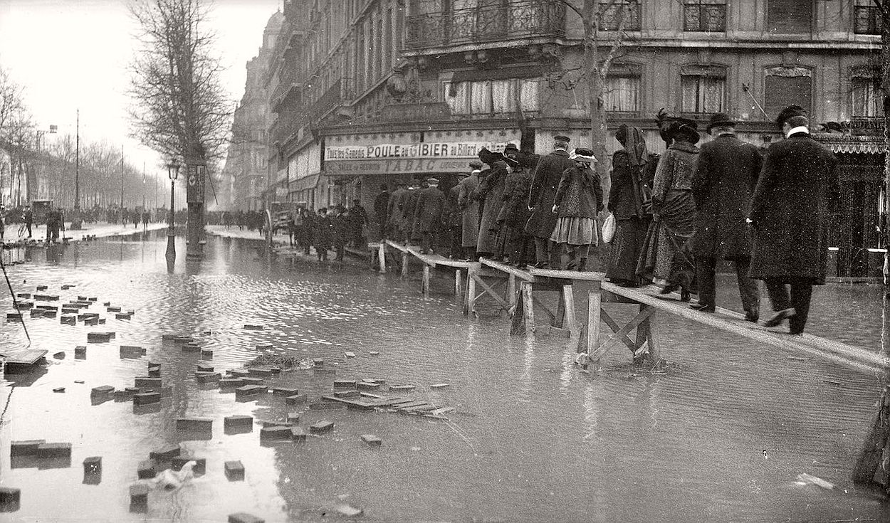 paris-underwater-great-flood-1910-13