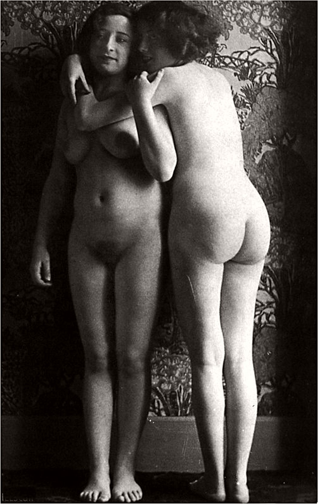 1050px x 1660px - Classic Vintage Lesbian Erotica/Nudes (1930s) | MONOVISIONS - Black & White  Photography Magazine