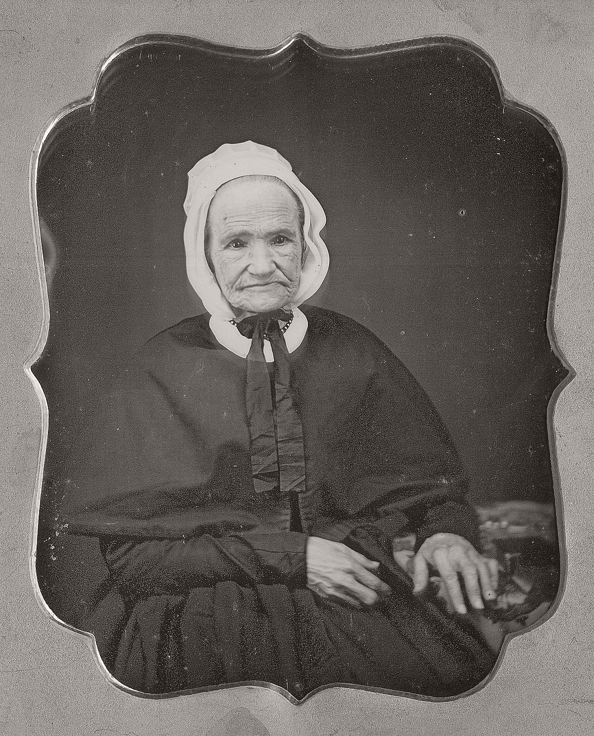 daguerreotype-portrait-ladies-born-in-the-late-18th-century-1700s-vintage-12