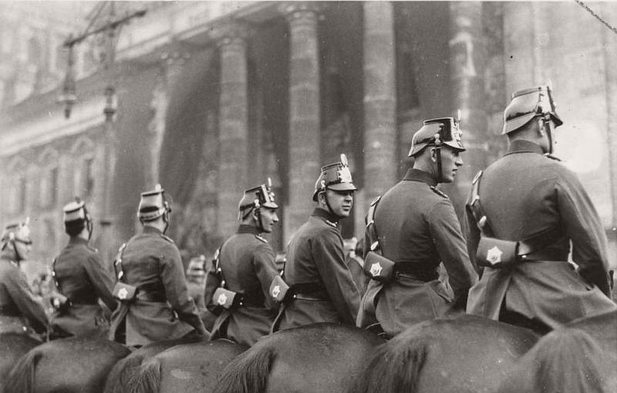 Historic photos of City Life of Berlin during the interwar period (1920s) 