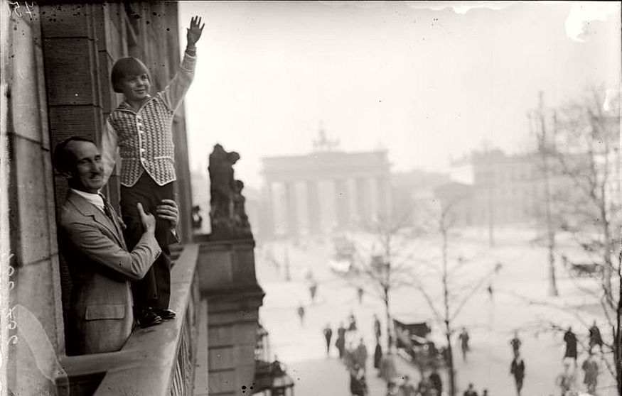 Vintage photos of City Life of Berlin during the interwar period (1920s) 
