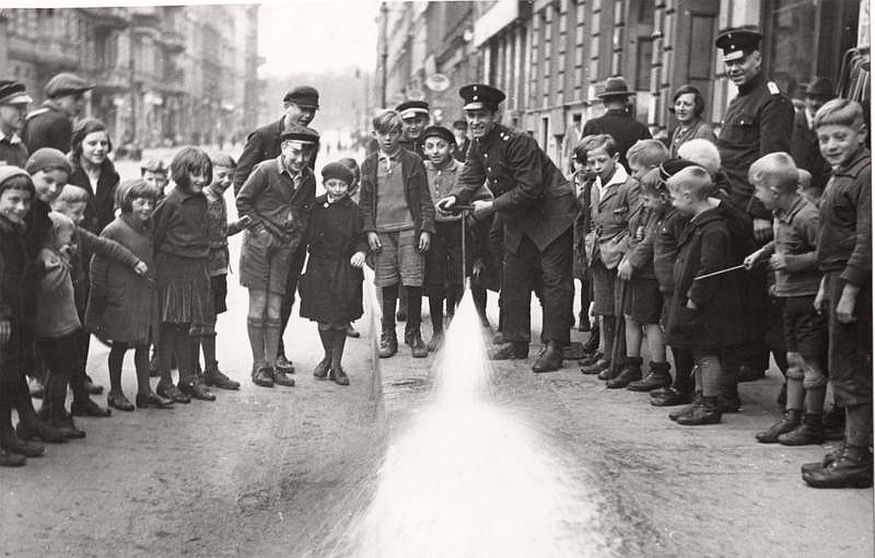 Vintage photos of City Life of Berlin during the interwar period (1920s) 