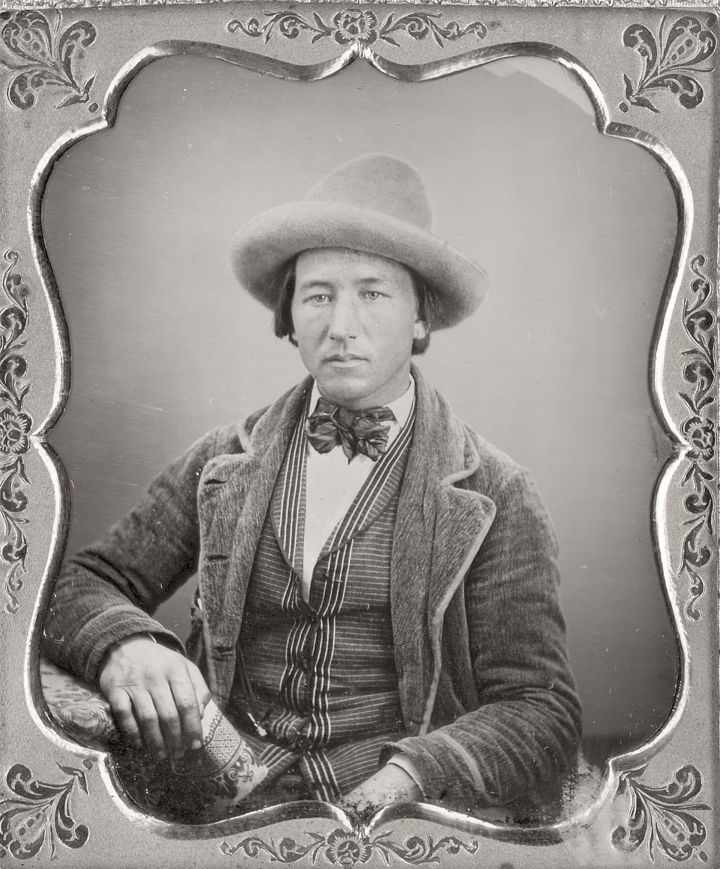 victorian-era-daguerreotype-of-men-in-hat-1850s-xix-century-09
