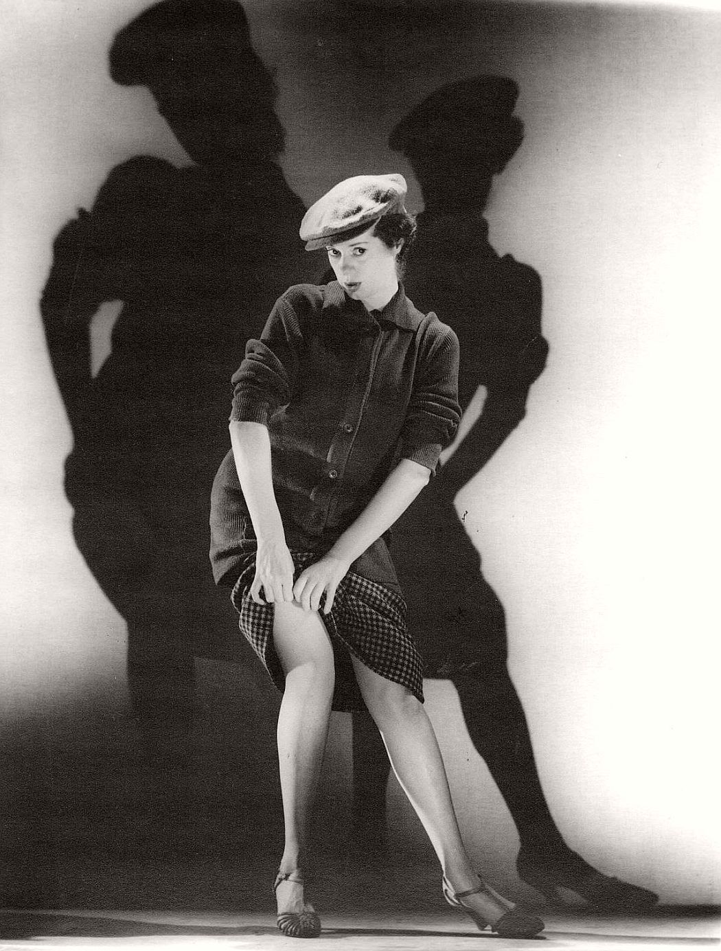 vintage-black-white-portrait-hollywood-movie-actress-1930s-Elsa-Lanchester