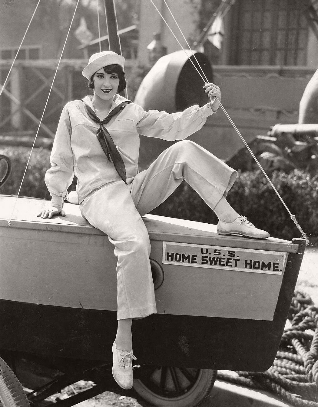 vintage-black-white-portrait-hollywood-movie-actress-1930s-Jean-Lorraine
