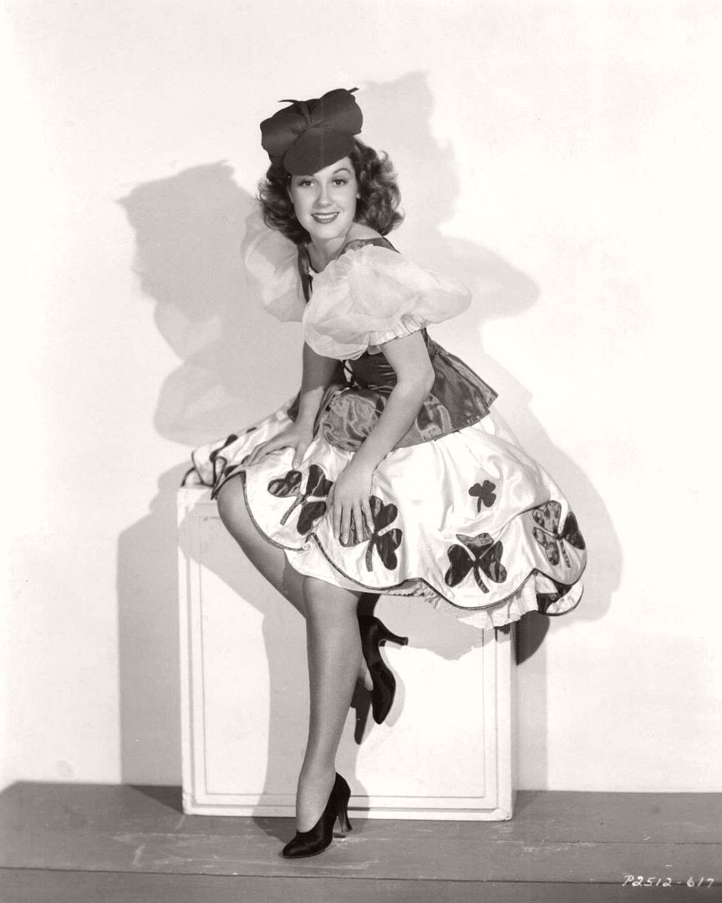 vintage-black-white-portrait-hollywood-movie-actress-1930s-Judith-Barrett
