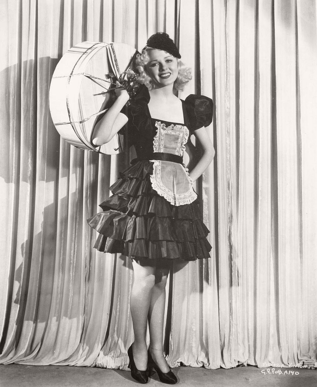 vintage-black-white-portrait-hollywood-movie-actress-1930s-Victoria-Vinton