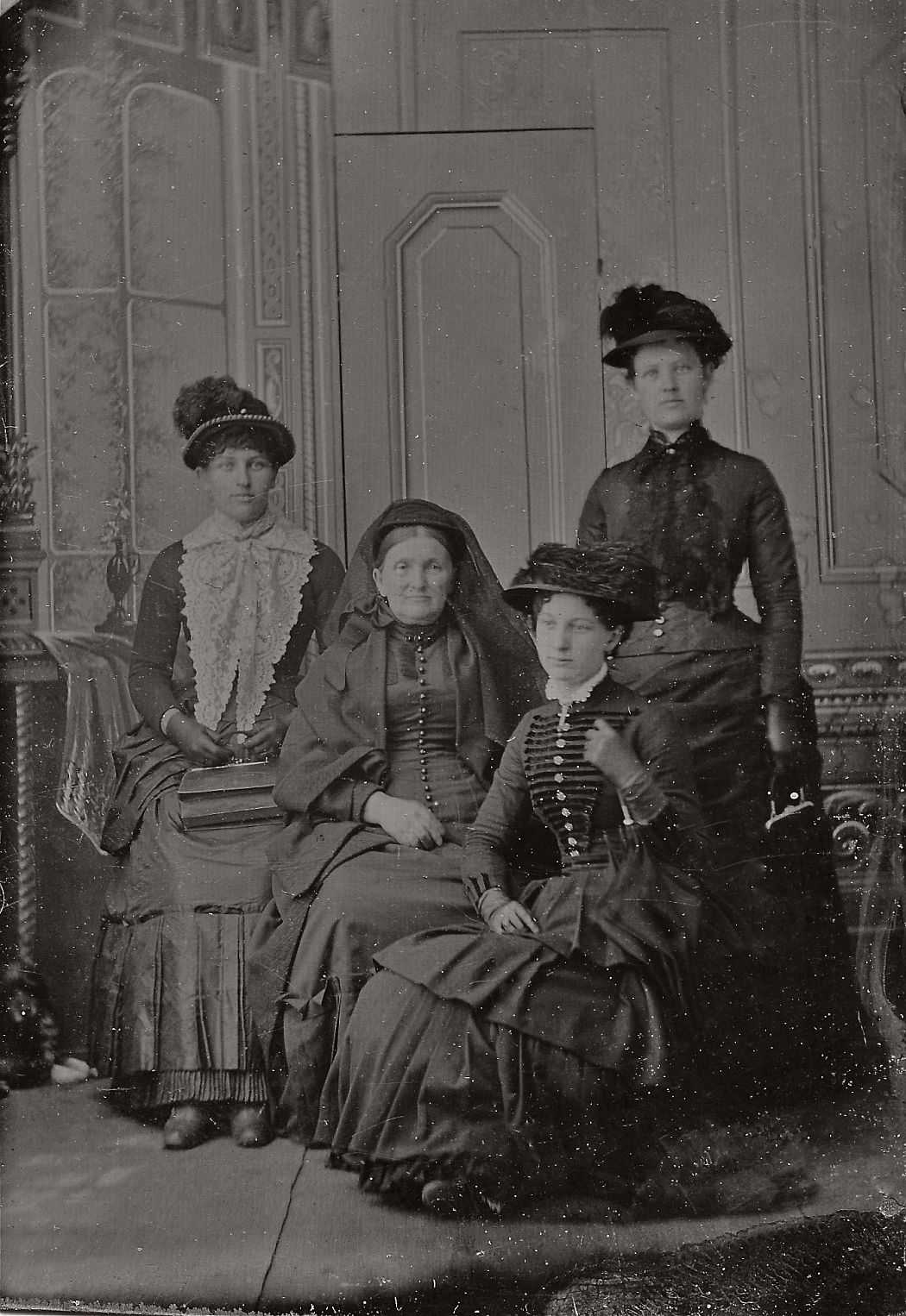 vintage-daguerreotypes-of-widows-in-mourning-victorian-era-1800s-37