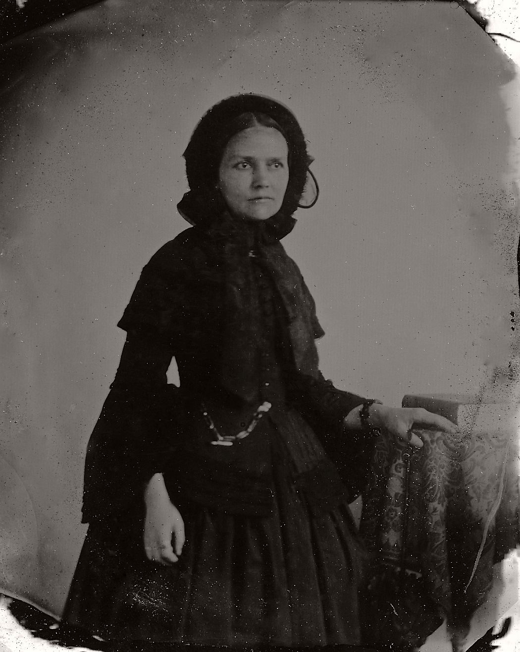 vintage-daguerreotypes-of-widows-in-mourning-victorian-era-1800s-39