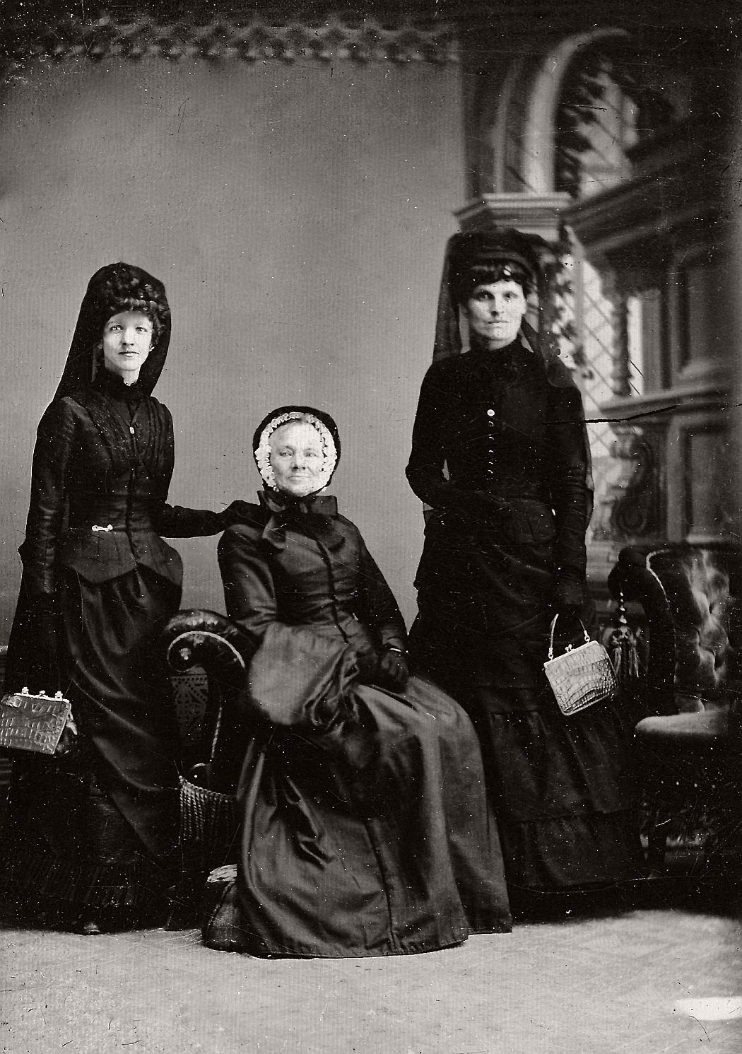 vintage-daguerreotypes-of-widows-in-mourning-victorian-era-1800s-43