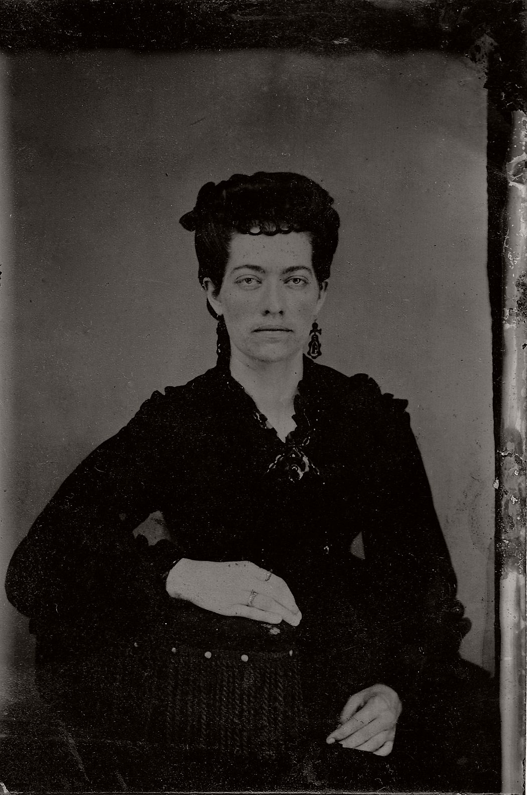 vintage-daguerreotypes-of-widows-in-mourning-victorian-era-1800s-45