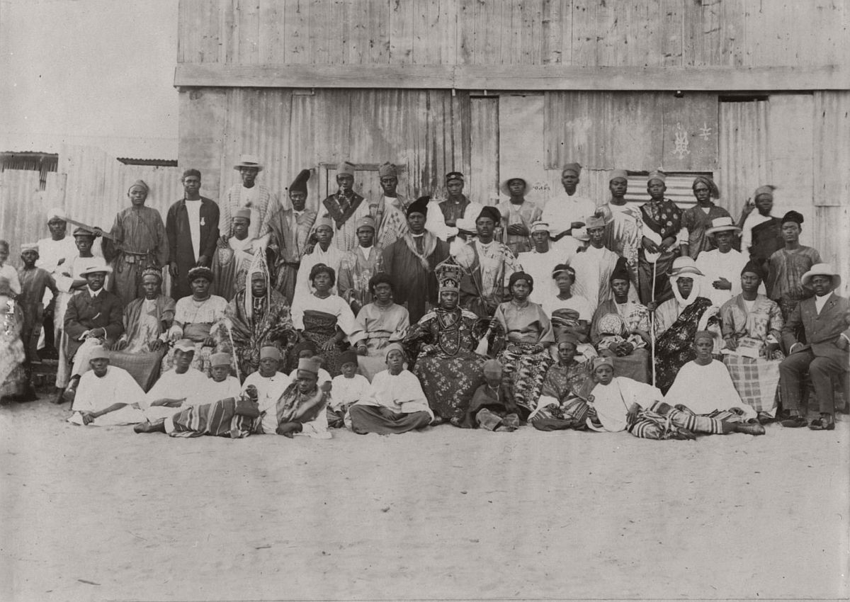 vintage-photo-west-africa-village-people-1910-1913-lagos-nigeria-02