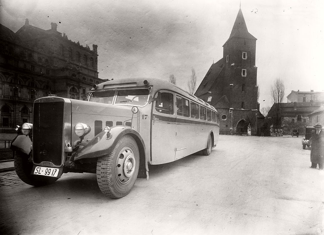 Opening of the bus line Krakow-Katowice, 1937