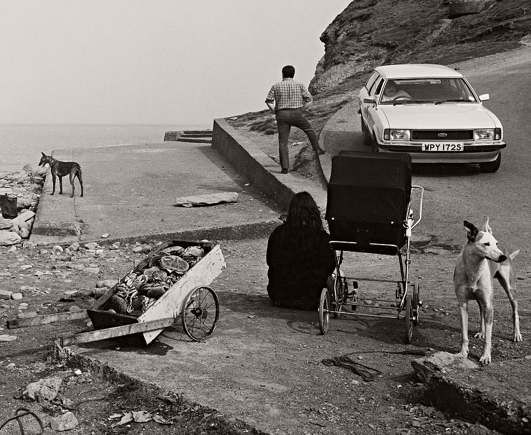 Crabs and People, Skinningrove, North Yorkshire, 1981