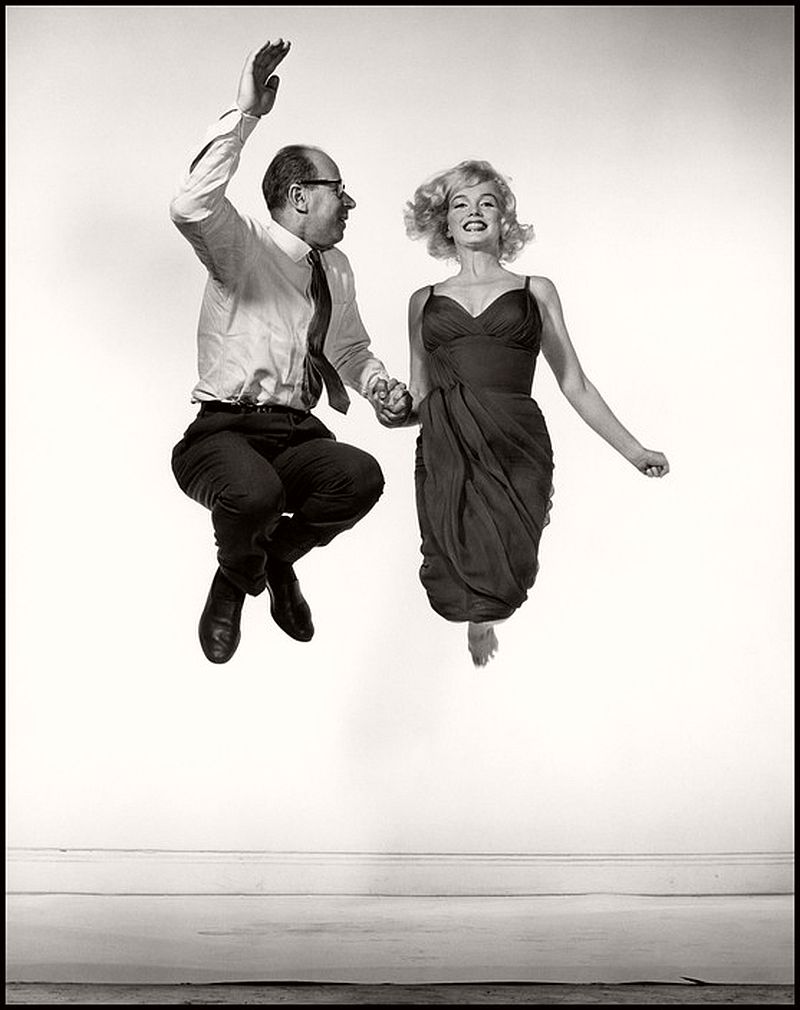 USA. 1959. American actress Marilyn MONROE jumping with Philippe HALSMAN.