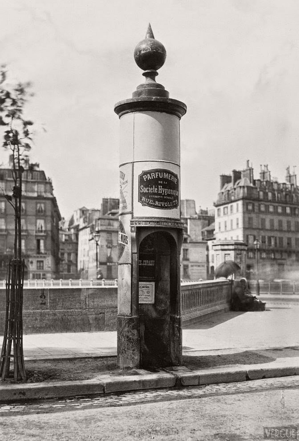 vintage-public-urinals-in-paris-by-charles-marville-19th-century-04