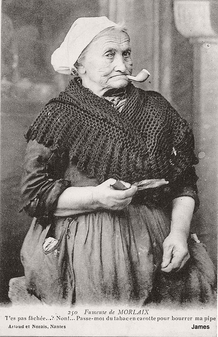 vintage-portraits-of-women-smoking-pipes-1900s-01