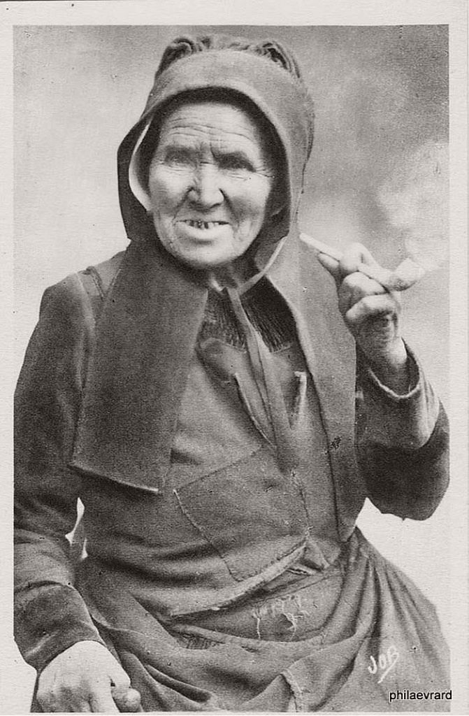 Vintage: Portraits of Women Smoking Pipes (1900s) | MONOVISIONS - Black ...