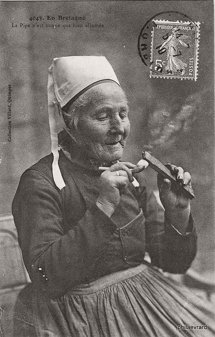 vintage-portraits-of-women-smoking-pipes-1900s-04