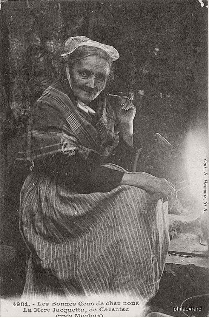 vintage-portraits-of-women-smoking-pipes-1900s-10