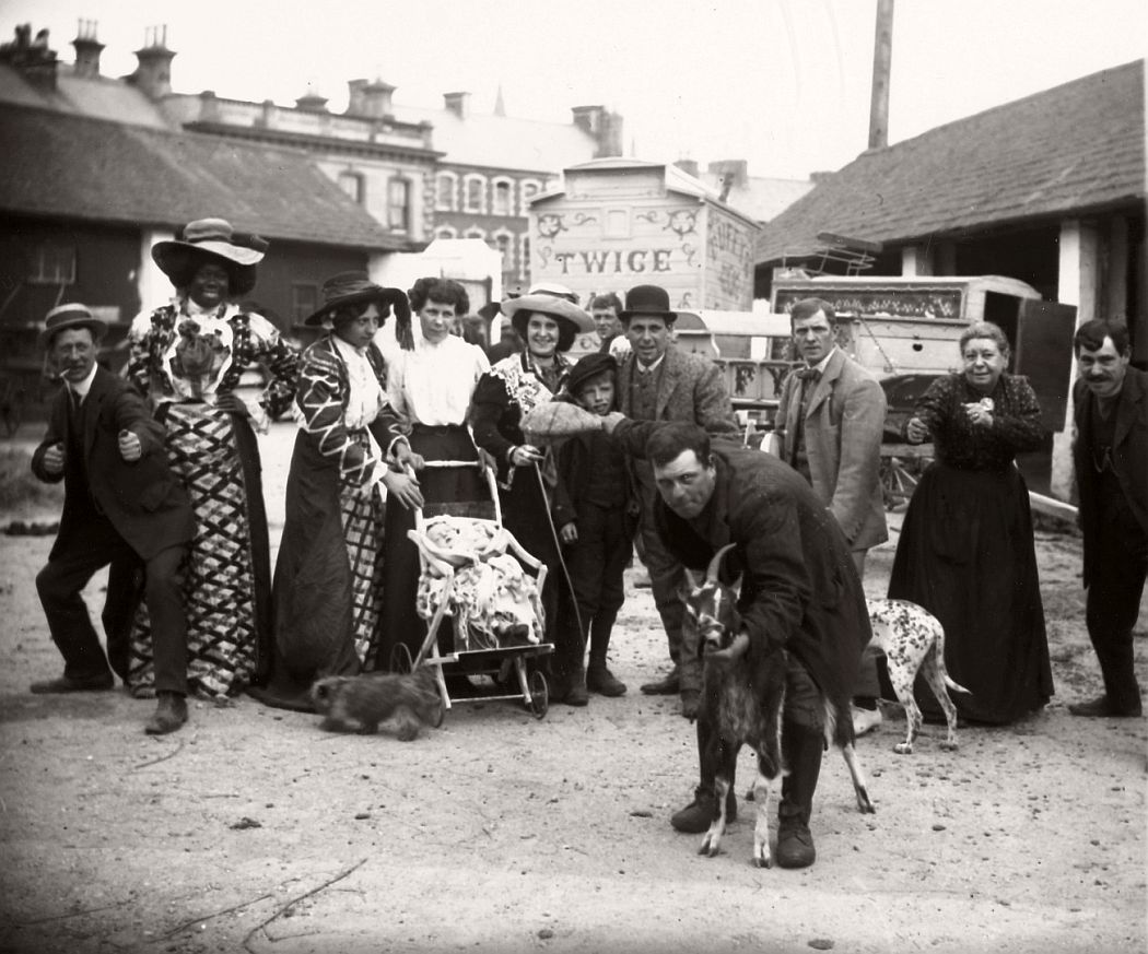 vintage-circus-performers-in-strabane-1910-1911-08