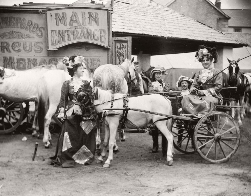 vintage-circus-performers-in-strabane-1910-1911-16