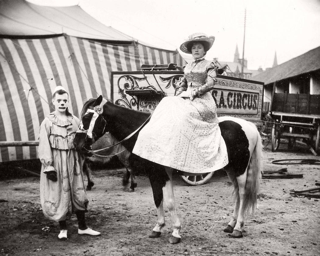 vintage-circus-performers-in-strabane-1910-1911-19