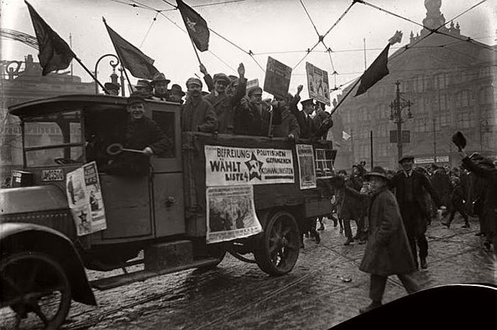 Vintage: The Golden Twenties in Berlin (1920s) | MONOVISIONS - Black