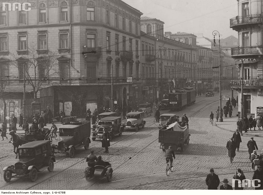 skrzyżowanie ulic-nowego-świata i alei-jerozolimskich-w-warszawie-1929-1939