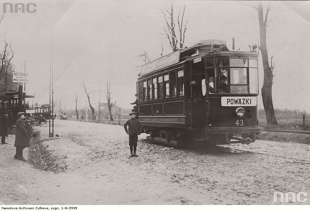 tram-near-pulawska-street-in-warsaw-1925