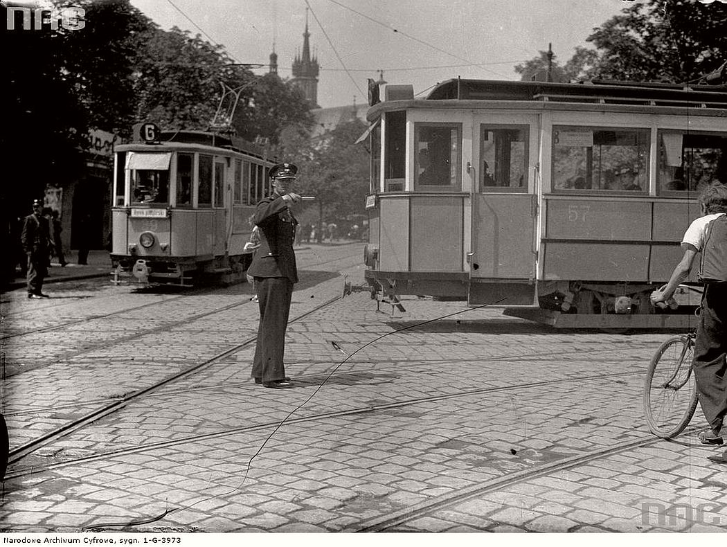 trams-near-starowislna-and-wielopole-in-krakow-1936